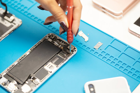 Service damaged mobile phone trying to repair and solve problem