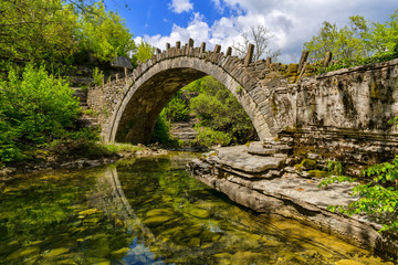 Fototapeta na wymiar Ancient Bridge in Zagori, Greece