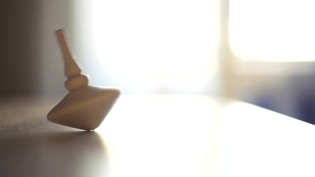 Spin the spinner, does not balance, is not stable. HD, 1920x1080, slow motion