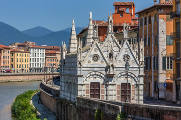 Fototapeta na wymiar Santa Maria della Spina - Pisa - Italy