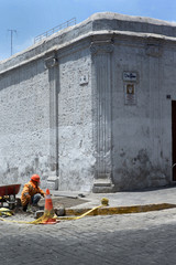 Obraz na płótnie Canvas Roadworker. Sewer. Arequipa Peru