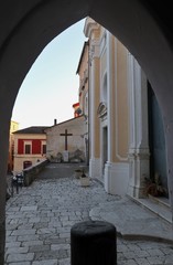 Caiazzo - Scorcio del Duomo dal vicolo