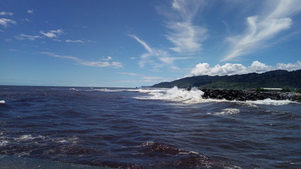 Wellen  am Hafen von Greymouth