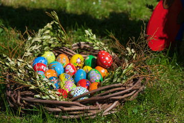 Detail eines traditionellen Osterbrunnens in der Oberpfalz/Deutschland
