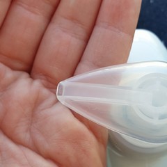 Hände mit Seife reinigen