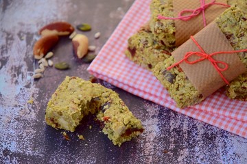 Matcha green tea breakfast bars made from oat, matcha powder, maple syrup, goji berry, pumpkin seed, sunflower seed, date, brazil nuts and sesame seeds. 
