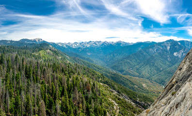Fototapeta na wymiar view from moro rock trail sequoia national park