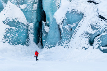 climber to glacier