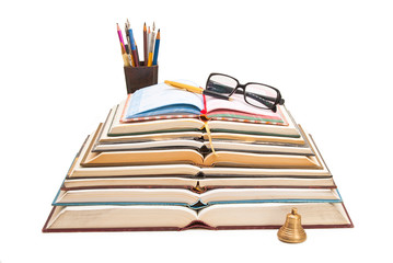 Books, pens and sunglasses in a single composition.