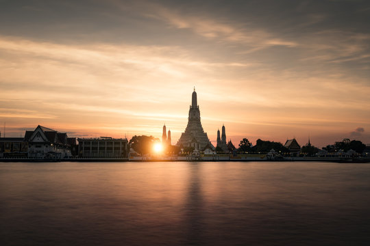 Wat Arun temple during sunset, Bangkok, Thailand