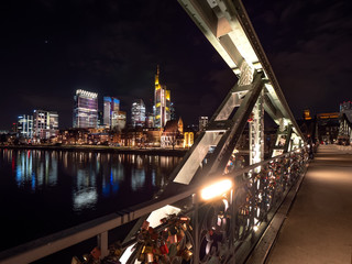 Fototapeta na wymiar Frankfurt am Main, Skyline, Main und Eiserner Steg