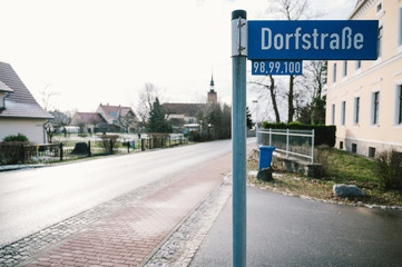 Straßenschild Dorfstraße 