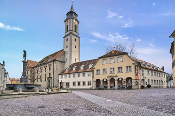 Fototapeta na wymiar Medieval market square with a fountain in Lindau, Germany