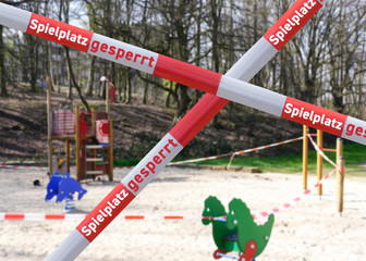 Spielplatz abgesperrt Vorsichtsmaßnahme Coronavirus