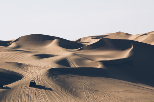 Off road car driving in desert © BullRun