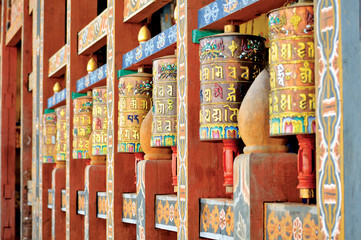 Bhoutan - Trongsa Dzong - Moulins à prière tibétains
