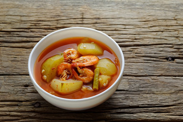 Sour young watermelon with shrimp and yardlong bean curry,Kaeng Som Tang Mo