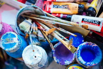 Bruch for oil painting. Art studio.