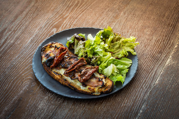 tartine lard fromage tomate