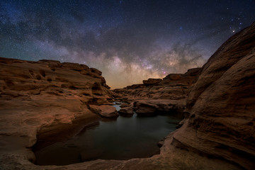 Obraz na płótnie Canvas Amazing of rocks, Natural of rock canyon in mekhong river in summer, Three thousand hole, Ubon Ratchathani province, North east Thailand,Stone mountain view with Milky way at the lake in thailand
