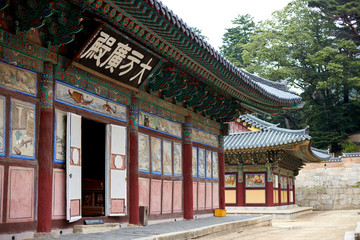 Obraz premium Haeinsa Temple in Hapcheon-gun, South Korea. Haeinsa is an old Korean traditional temple.