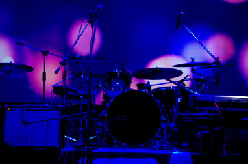 Obraz na płótnie Canvas Musical drum kit and stage microphones.