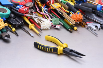 Tools and accessories used in electrical installations