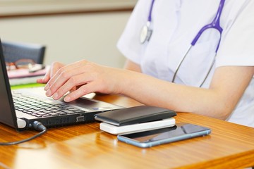 女性　医療　看護師　ドクター　事務