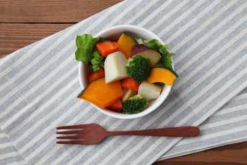 温野菜のサラダ テーブル