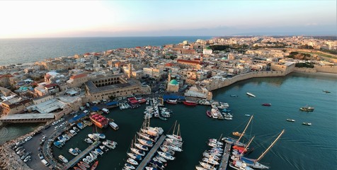 Obraz premium Acre (Akko) is a port city in northwest Israel, on the Mediterranean coast. It’s known for its well-preserved old city walls.
