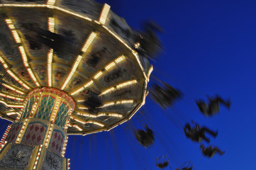 Long exposure of a colorful ferris wheel at night..