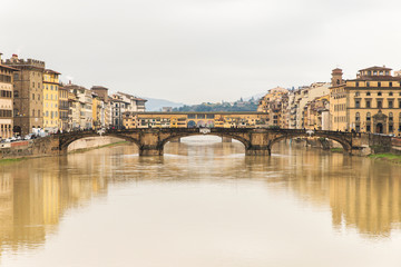 Obraz premium Beautiful Sights of Ponte Vecchio Bridge and Arno River in Florence, Italy.