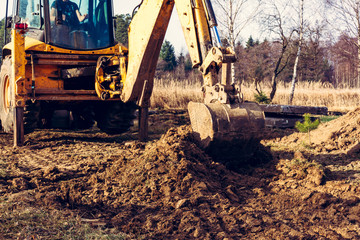 The bucket excavator picks up the soil to pave the way. © Niko_Dali