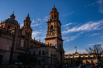 Fototapeta premium Hermosa vista de la Catedral de Morelia y su ignimbrita (cantera) rosa