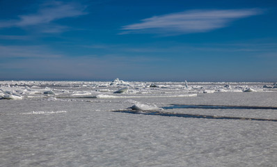 Obraz premium ice mountains frozen sea