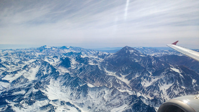 cordilheira dos andes vista da janela do avi&atilde;o