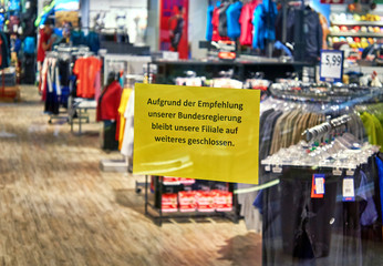 Obraz premium Closed sign in German script. Recommendation of our federal government.
