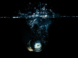 Pocket watches fall into the water - obrazy, fototapety, plakaty