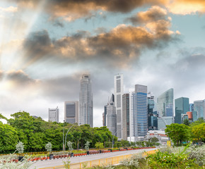 Fototapeta na wymiar Singapore city skyline as seen from city park
