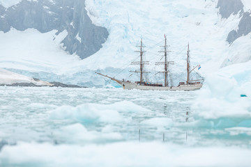 sailing Expedition ship in antarctica surrounded by ice 