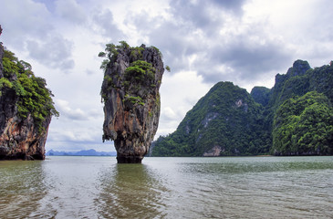 Obraz premium Famous James Bond island near Phuket in Thailand