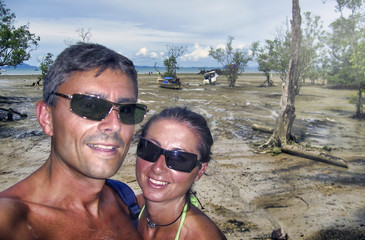 Obraz premium Happy couple visiting East Asia coastline
