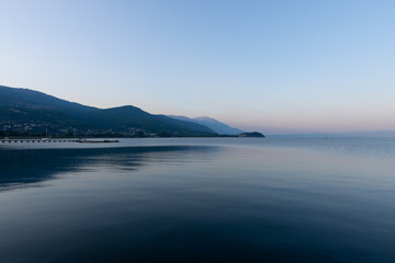 Lac d'Ohrid au lever du soleil