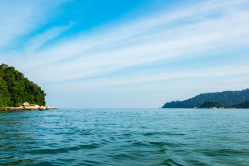 Obraz premium tourist enjoy the beauty of nature surrounding Pangkor Island located in Perak State, Malaysia during island hoping activity