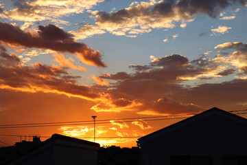 住宅街の夕景のイメージ