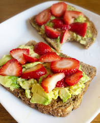 avocado strawberry toast