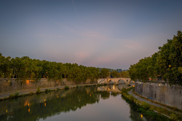 Naklejka premium Ponte Sisto. Bridge along Tiber river during early morning, Rome, Italy