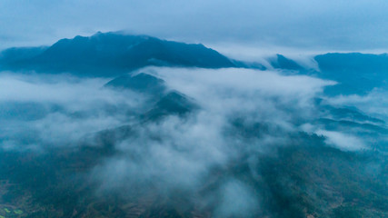 Sea of clouds on high mountain。