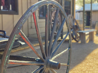 old west wagon wheel red blue