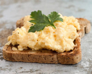 Scrambled eggs on toast